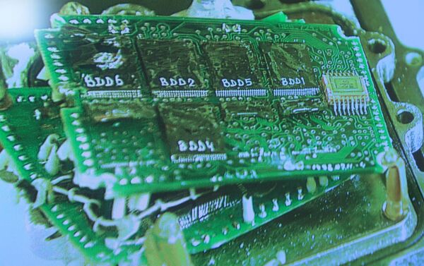 De acuerdo a un análisis provisional los registradores de vuelo del Su-24 derribado en Siria, sus chips presentan deterioro por efectos mecánicos. De acuerdo a un análisis provisional los registradores de vuelo del Su-24 derribado en Siria, sus chips presentan deterioro por efectos mecánicos. - Sputnik Mundo