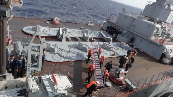 Visita de periodistas extranjeros al crucero portamisiles Moskvá Visita de periodistas extranjeros al crucero portamisiles Moskvá - Sputnik Mundo