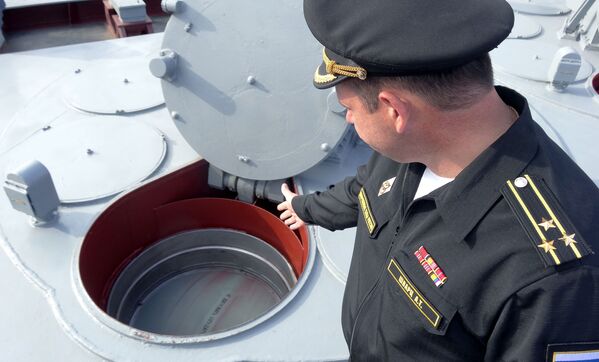 Visita de periodistas extranjeros al crucero portamisiles Moskvá - Sputnik Mundo