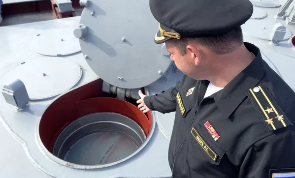 Visita de periodistas extranjeros al crucero portamisiles Moskvá Visita de periodistas extranjeros al crucero portamisiles Moskvá - Sputnik Mundo