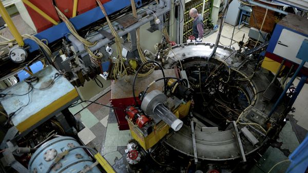 Сolisionador de partículas en el Instituto de Física Nuclear en Novosibirsk - Sputnik Mundo