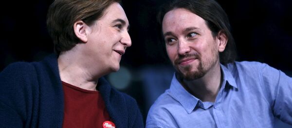 Ada Colau y Pablo Iglesias - Sputnik Mundo
