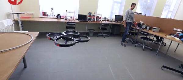 Dron controlado con el pensamiento - Sputnik Mundo