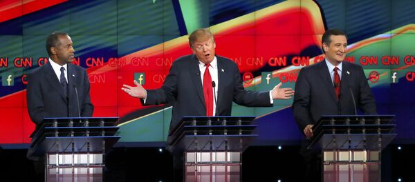 Candidatos republicanos a la presidencia de EEUU, Ben Carson, Donald Trump  y Ted Cruz durante el debate electoral - Sputnik Mundo