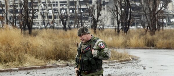 Miliciano en Donbás - Sputnik Mundo
