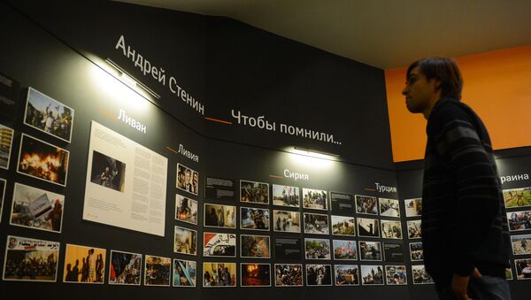Homenaje a Andréi Stenin en la agencia Rossiya Segodnya Homenaje a Andréi Stenin en la agencia Rossiya Segodnya - Sputnik Mundo