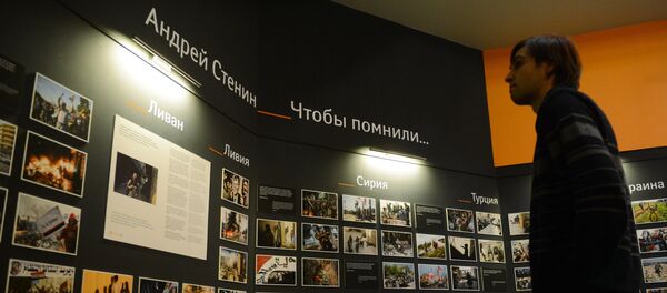 Homenaje a Andréi Stenin en la agencia Rossiya Segodnya Homenaje a Andréi Stenin en la agencia Rossiya Segodnya - Sputnik Mundo