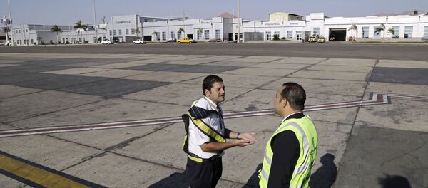 Empleados del aeropuerto egipcio de Sharm el Sheij - Sputnik Mundo