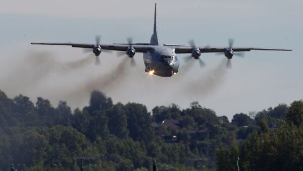 Avión de carga An-12 (archivo) - Sputnik Mundo