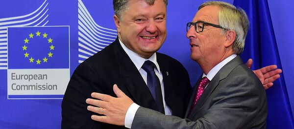 Presidente de Ucrania, Petró Poroshenko y  presidente de la Comisión Europea, Jean-Claude Juncker - Sputnik Mundo