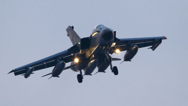 A German air force Tornado jet approaches to land at an airbase in Incirlik - Sputnik Mundo