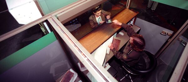 Control de pasaportes en el aeropuerto moscovita de Sheremétievo - Sputnik Mundo