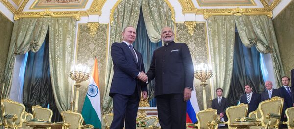 Presidente de Rusia, Vladímir Putin con su homólogo indio, Narendra Modi - Sputnik Mundo