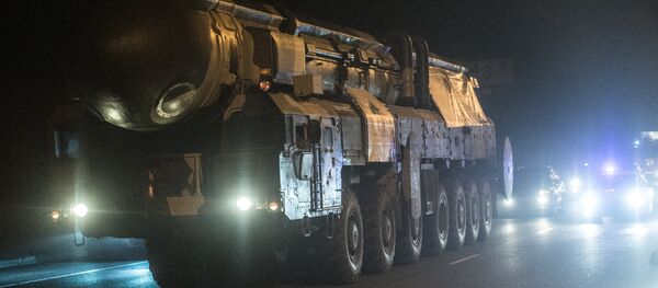 Misil balístico intercontinental Topol - Sputnik Mundo