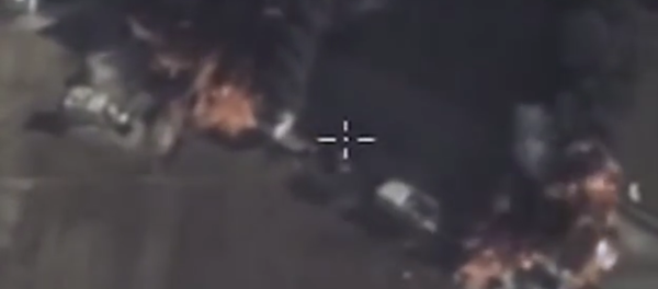 La explosión de los camiones cisternas de Daesh - Sputnik Mundo