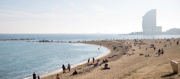Playa en Barcelona - Sputnik Mundo