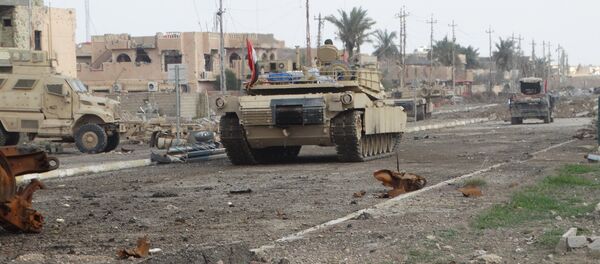 El Ejército iraquí acorrala a terroristas de Daesh en edificio gubernamental en Ramadi - Sputnik Mundo