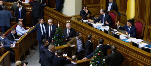 Rada Suprema de Ucrania ratifica introducción de sanciones económicas contra Rusia - Sputnik Mundo