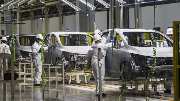 Trabajadores en la línea de montaje de la fábrica de Honda Motors en Celaya, estado de Guanajuato, México - Sputnik Mundo