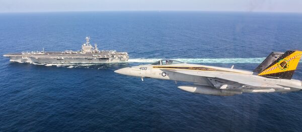 Portaaviones Harry Truman en el Golfo de Omán - Sputnik Mundo