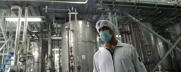 Un tecnólogo iraní en la planta de la conversión nuclear de Isfahan - Sputnik Mundo