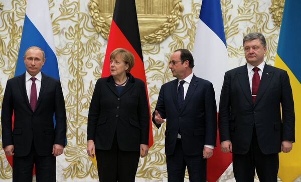 Encuentro entre Vladímir Putin, Angela Merkel, François Holland y Petró Poroshenko en Minsk, 12 de febrero de 2015 - Sputnik Mundo