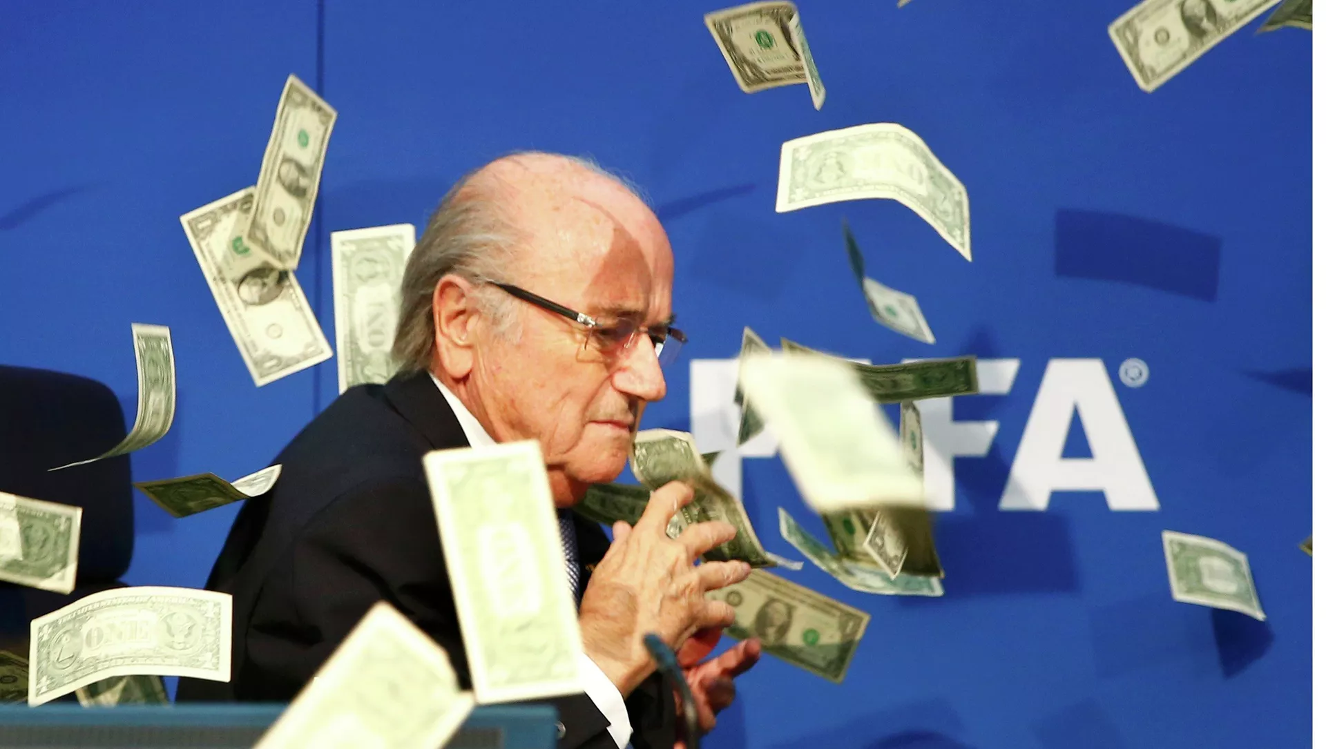 Fifa: Blatter et Platini suspendus 8 ans de toute activité liée au football Fifa: Blatter et Platini suspendus 8 ans de toute activité liée au football