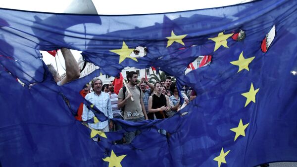 La bandera rota de la UE - Sputnik Mundo