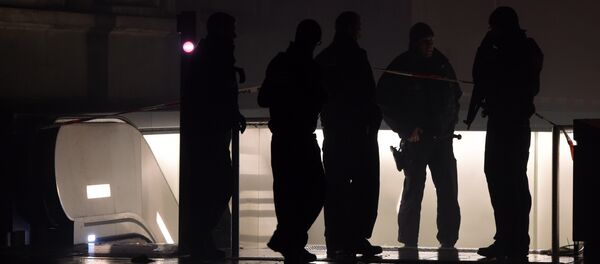 Policía en una estación de tren - Sputnik Mundo