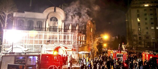 Disturbios en Irán contra la embajada saudita trás la ejecución del clérigo en Arabia Saudí Disturbios en Irán contra la embajada saudita trás la ejecución del clérigo en Arabia Saudí - Sputnik Mundo