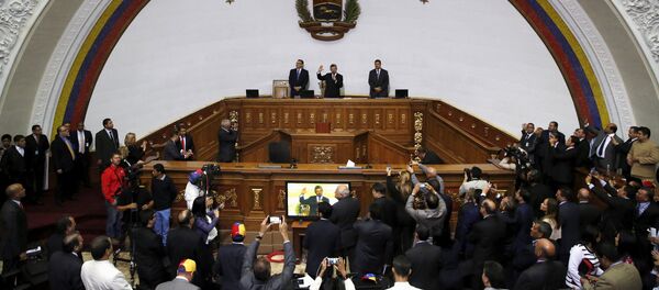 Henry Ramos (centro), presidente del parlamento de Venezuela - Sputnik Mundo