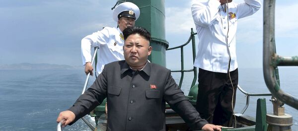 Kim Jong-un, líder de Corea del Norte, visita un submarino del Ejército Popular del país (Archivo) - Sputnik Mundo