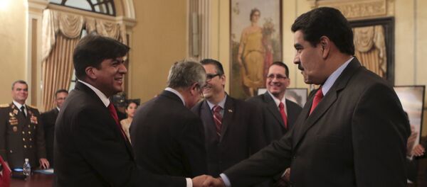 Presidente de Venezuela, Nicolás Maduro, y nuevo ministro de Finanzas, Rodolfo Medina - Sputnik Mundo