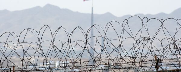 La bandera de Corea del Norte cerca de la zona desmilitarizada en la Frontera intercoreana - Sputnik Mundo