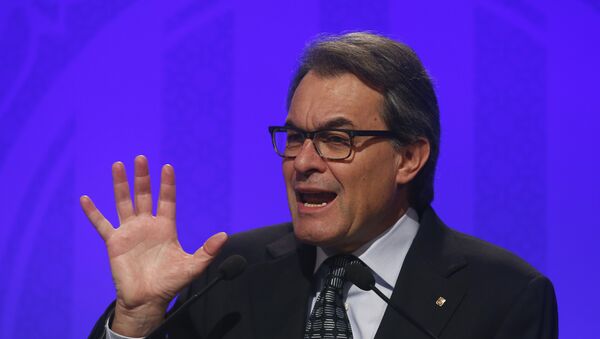 Catalan acting President Mas gestures during a news conference at Palau de la Generalitat in Barcelona - Sputnik Mundo