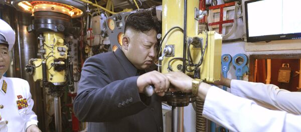Kim Jong-un, líder de Corea del Norte, inspecciona la unidad 167 de las fuerzas navales del EPC (archivo) Kim Jong-un, líder de Corea del Norte, inspecciona la unidad 167 de las fuerzas navales del EPC (archivo) - Sputnik Mundo