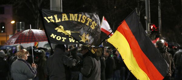 Protestas contra la política de asilo de la canciller alemana Angela Merkel en Leipzig - Sputnik Mundo