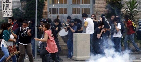 Protesta en Sao Paulo contra el aumento de las tarifas de autobús - Sputnik Mundo
