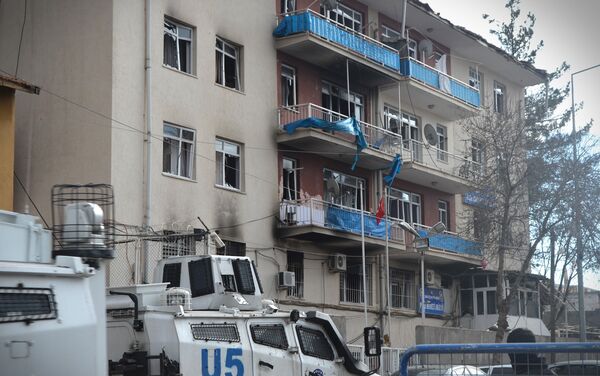 La comisaría cerca de la cual detonó la coche bomba - Sputnik Mundo