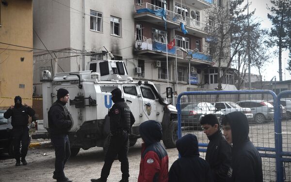 La comisaría cerca de la cual detonó la coche bomba - Sputnik Mundo