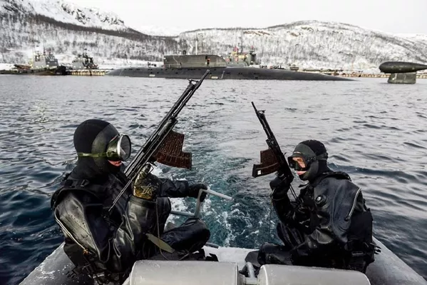 Las fuerzas submarinas de dicha flota entraron en acción contra supuestos terroristas. En uno de los puestos de mando se efectuó el primer entrenamiento del 2016. En el ejercicio tomaron parte diferentes unidades. Las fuerzas submarinas de dicha flota entraron en acción contra supuestos terroristas. En uno de los puestos de mando se efectuó el primer entrenamiento del 2016. En el ejercicio tomaron parte diferentes unidades. - Sputnik Mundo