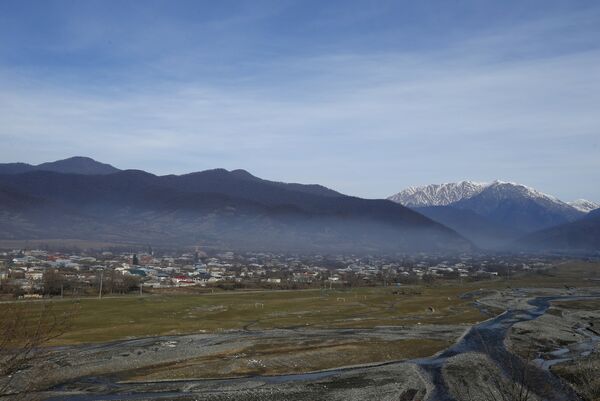 La garganta de Pankisi, pintoresca y casi inaccesible, está ubicada al norte de Georgia, en el curso superior del río Alazan, a 60 kilómetros de la frontera ruso-georgiana. Es de 28 kilómetros de longitud y de unos cinco kilómetros de anchura. - Sputnik Mundo