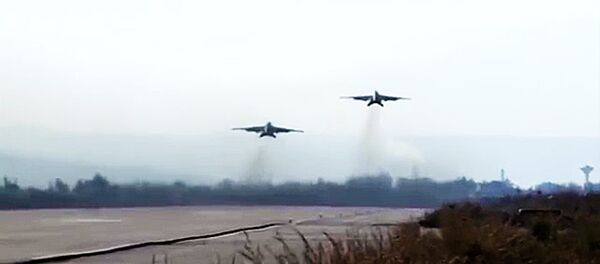 Las tripulaciones de los bombarderos Su-25 de la Fuerza Aeroespacial rusa y los cazas MiG-29 de la Fuerza Aérea de la República Árabe Siria - Sputnik Mundo