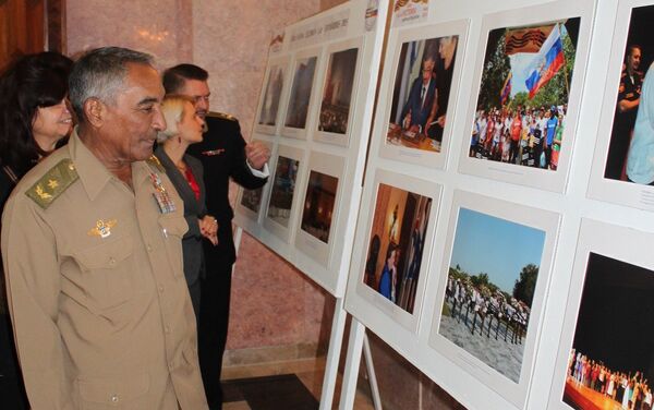 Arnaldo Tamayo Méndez en la Embajada rusa en Cuba - Sputnik Mundo