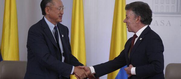 Jim Yong Kim, presidente del BM, y Juan Manuel Santos, presidente de Colombia - Sputnik Mundo