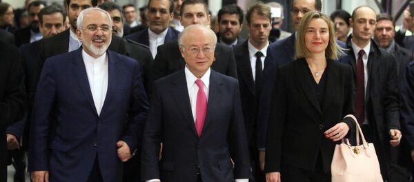Ministro de Exteriores de Irán, Javad Zarif, director general de la OIEA, Yukiya Amano y alta representante para Asuntos Exteriores de la UE, Federica Mogherini durante la reunión sobre programa nuclear iraní - Sputnik Mundo