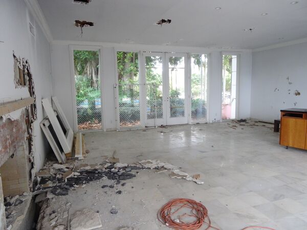 La búsqueda de los tesoros en la mansión de Pablo Escobar en Miami Beach - Sputnik Mundo