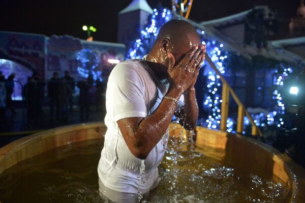 El gusto por los extremos. Baños por la Epifanía - Sputnik Mundo