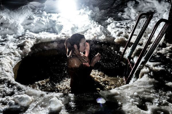 El gusto por los extremos. Baños por la Epifanía - Sputnik Mundo