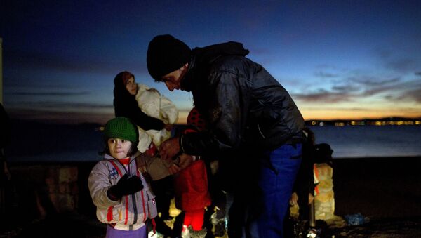 Refugiados llegan a las costas griegas Refugiados llegan a las costas griegas - Sputnik Mundo